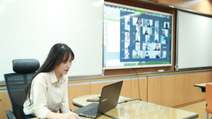 온라인 개학 첫 날…차분 그리고 기대감?