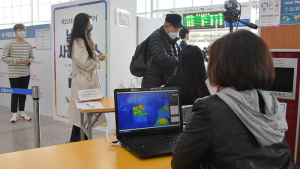 사전투표소에 설치된 열화상 카메라