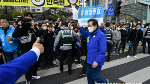 송파 총집결 유세 현장 도착한 이낙연 위원장