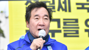 발언하는 이낙연 위원장