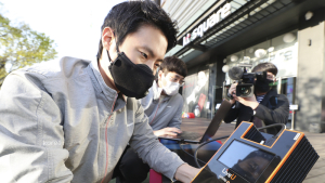 KT, SBS와 손잡고 5G 네트워크를 이용한 개표방송 실시