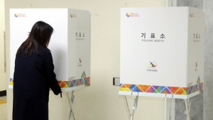 투표시 손 씻기·마스크 착용·1미터 거리두기 필수… 투표 인증 자제해야