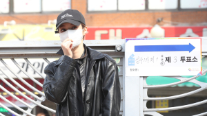 고준희 '올블랙 투표 패션'
