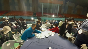 [총선]전북지역 개표시작…긴장감 흘러