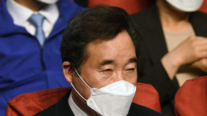이낙연 '간절한 두 손'