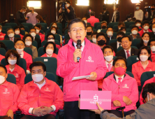 출구조사 결과 발표 후 소감말하는 황교안 대표