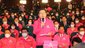 출구조사 결과 발표 후 소감말하는 황교안 대표