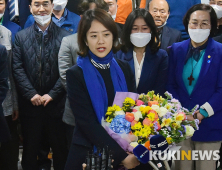 당선소감 말하는 고민정