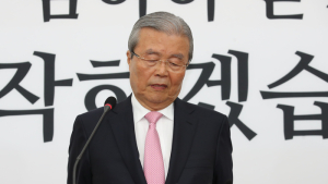 생각에 잠긴 김종인
