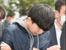조주빈 공범 '부따' 강훈, 들지 못하는 얼굴