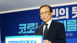 인사말 하는 이해찬 위원장