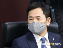 성윤모 장관 발언 경청하는 양수영 사장