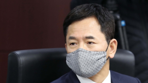 성윤모 장관 발언 경청하는 양수영 사장