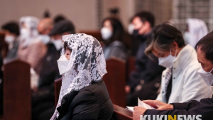 '사회적 거리두는 미사'