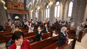 명동성당, 두 달 만에 신자들과 함께하는 공동체 미사 열어
