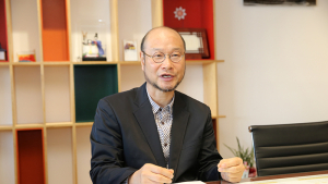 [인터뷰]미술평론가 김선태 “한지는 볼수록 은은하고 깊은 맛”
