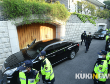 전두환 자택 앞 '붐비는 경찰'