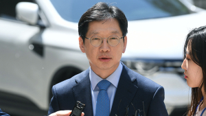 '댓글조작' 김경수 지사, 서울고법 출석