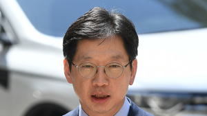 법정 향하는 김경수 지사