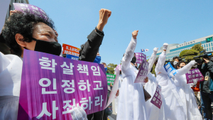 전두환 법원 출석 '학살책임 인정하고 사죄하라'