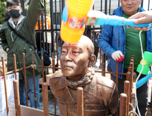 광주지법 도착한 전두환 감옥 동상