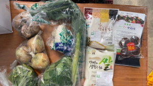 친환경농산물 꾸러미로 어려운 농가 돕고 학생도 돕고