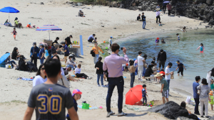 붐비는 제주 해변