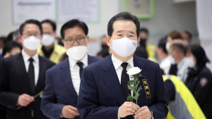 정세균 총리, 이천 물류창고 화재 희생자에 헌화