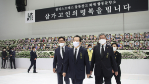 헌화 마친 정세균 총리