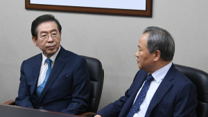 문수석 회장과 이야기 나누는 박원순 시장