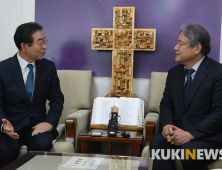 이홍정 총무와 이야기 나누는 박원순 시장