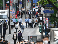 한산했던 명동 '다시 붐비는 인파'