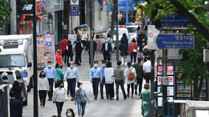 한산했던 명동 '다시 붐비는 인파'
