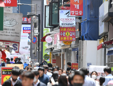 '인파 몰린 명동거리'