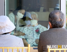 '코로나19' 어버이날 풍경 “어머니 건강히 잘 계시니 걱정마세요!”