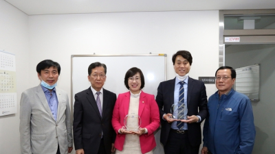 박정옥·박준모 안양시의원, 주민대표 감사패 받아