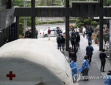 20대 확진자 3042명 발병률 ‘압도적’… 총 1만962명