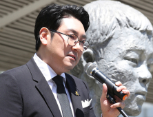 전태일 평전 낭독하는 조진웅