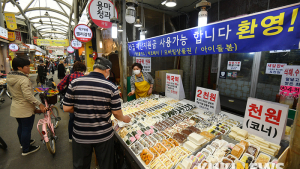 긴급재난지원금 사용, 서서히 붐비는 전통시장