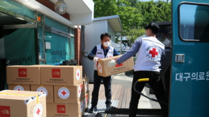 적십자, 의료진에 땀 흡수 빠른 티셔츠 지원… ‘#덕분에챌린지’ 동참