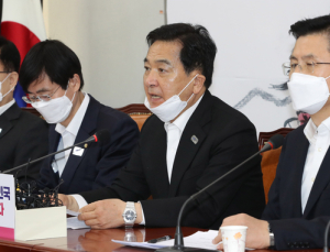 미래한국당, 통합 논의에 대표 임기연장 위한 전당대회 연기