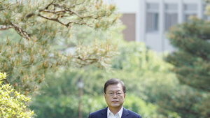 상춘재 향하는 문 대통령