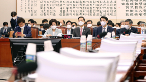 '통신요금 신고제'·'n번방 방지법' 국회 본회의 통과... 기업·시민단체 '기대반 우려반' 