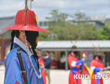 마스크 쓴 수문장