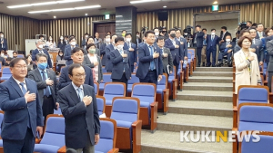20대 국회 끝자락, 희망찬 민주 vs 씁쓸한 통합