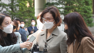 취재진 질문받는 정경심