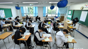 마스크 착용하고 보는 첫 학력평가