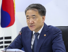 박능후 “학교서 의심환자 즉각 이송했다”
