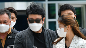 '경비원 폭행' 입주민, 영장심사 마치고 '묵묵부답'