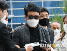 '경비원 폭행 의혹' 주민, 영장심사 출석